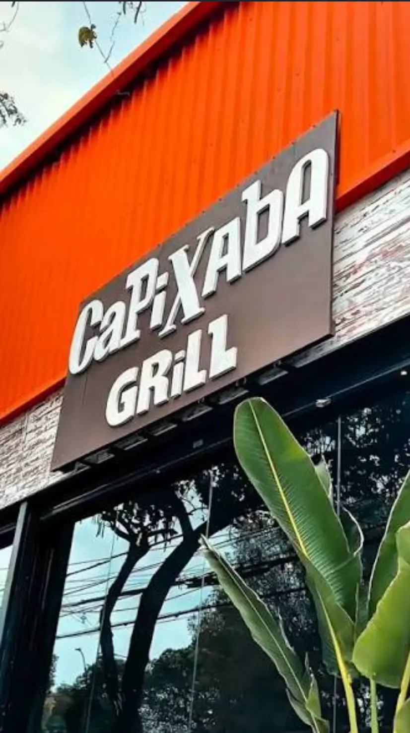 Letreiro Capixaba Grill na fachada do restaurante